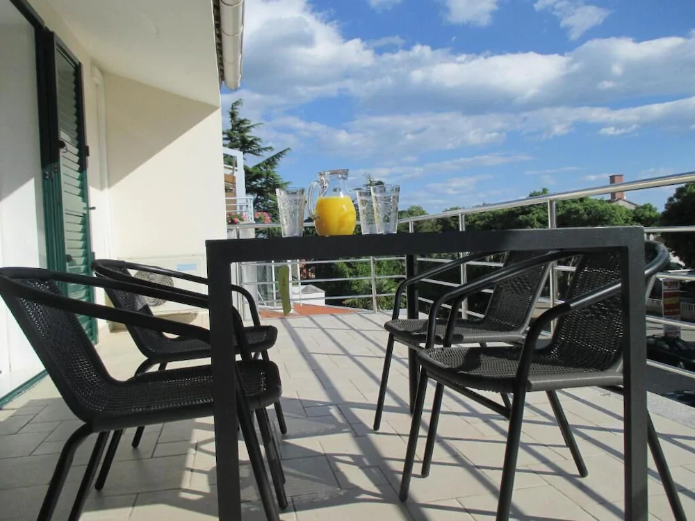 Lemon Tree Apartments