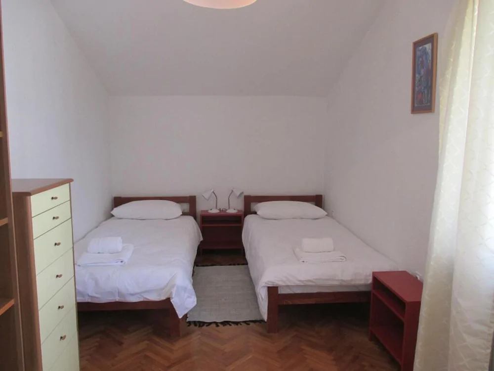 Lemon Tree Apartments