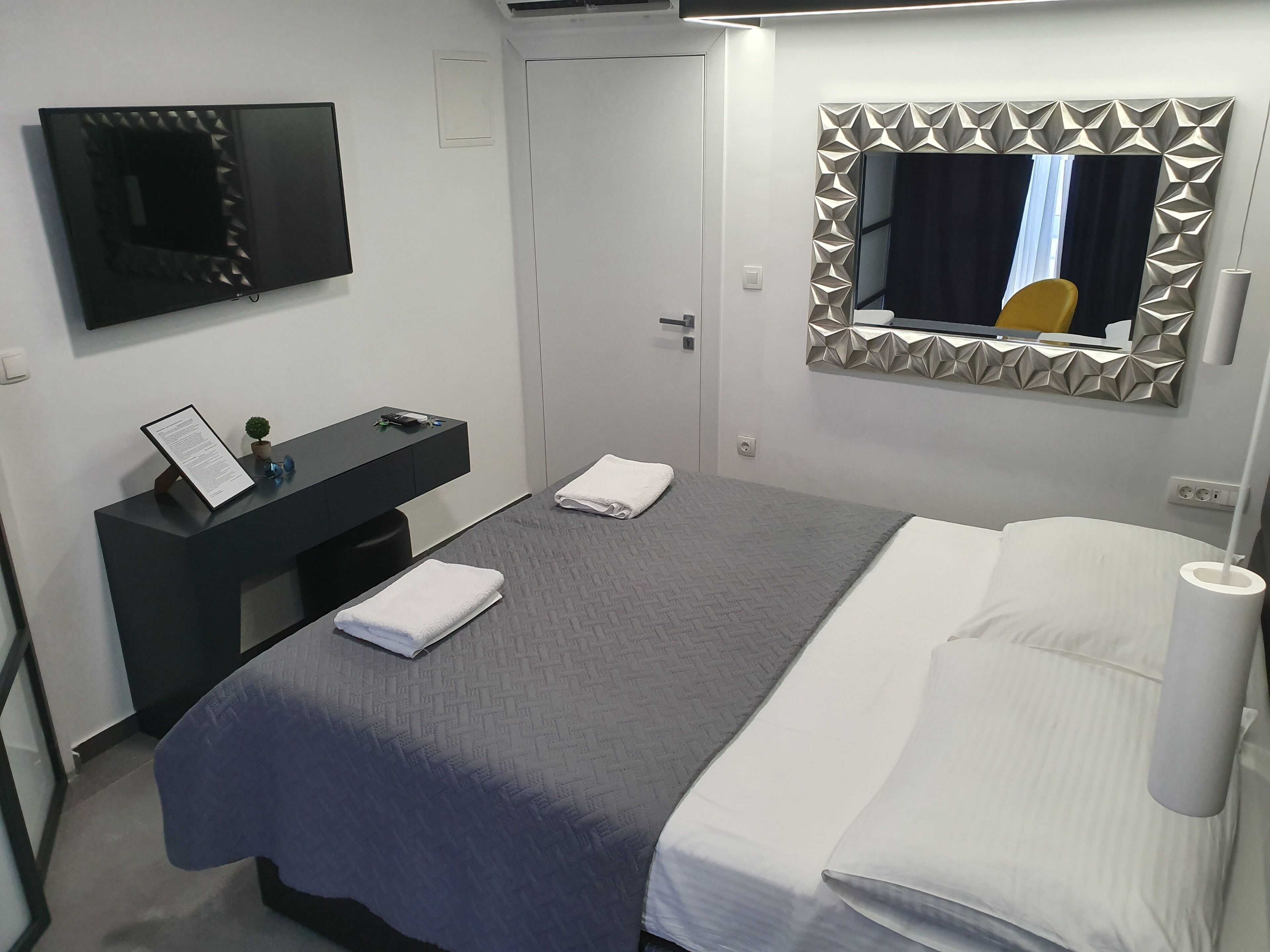 Mono Apartments & Rooms