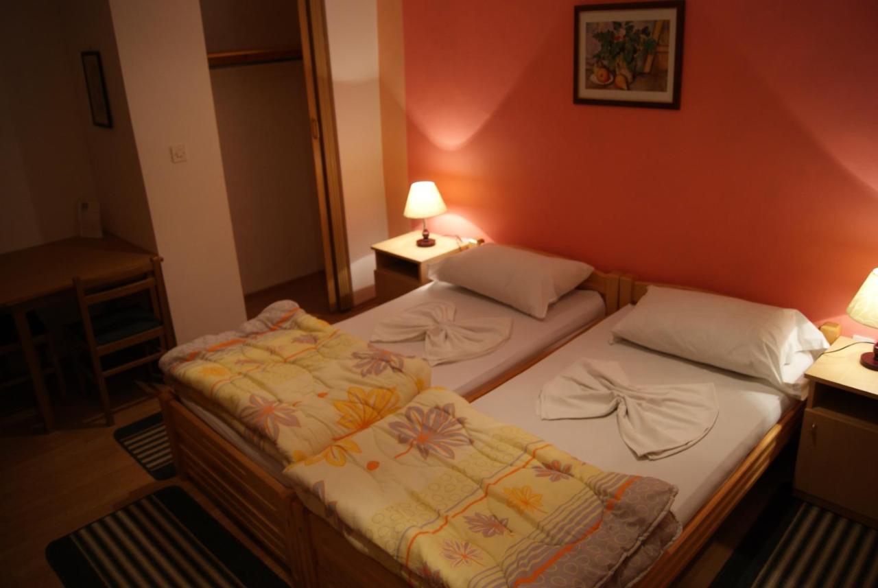 Rog Dogg Rooms
