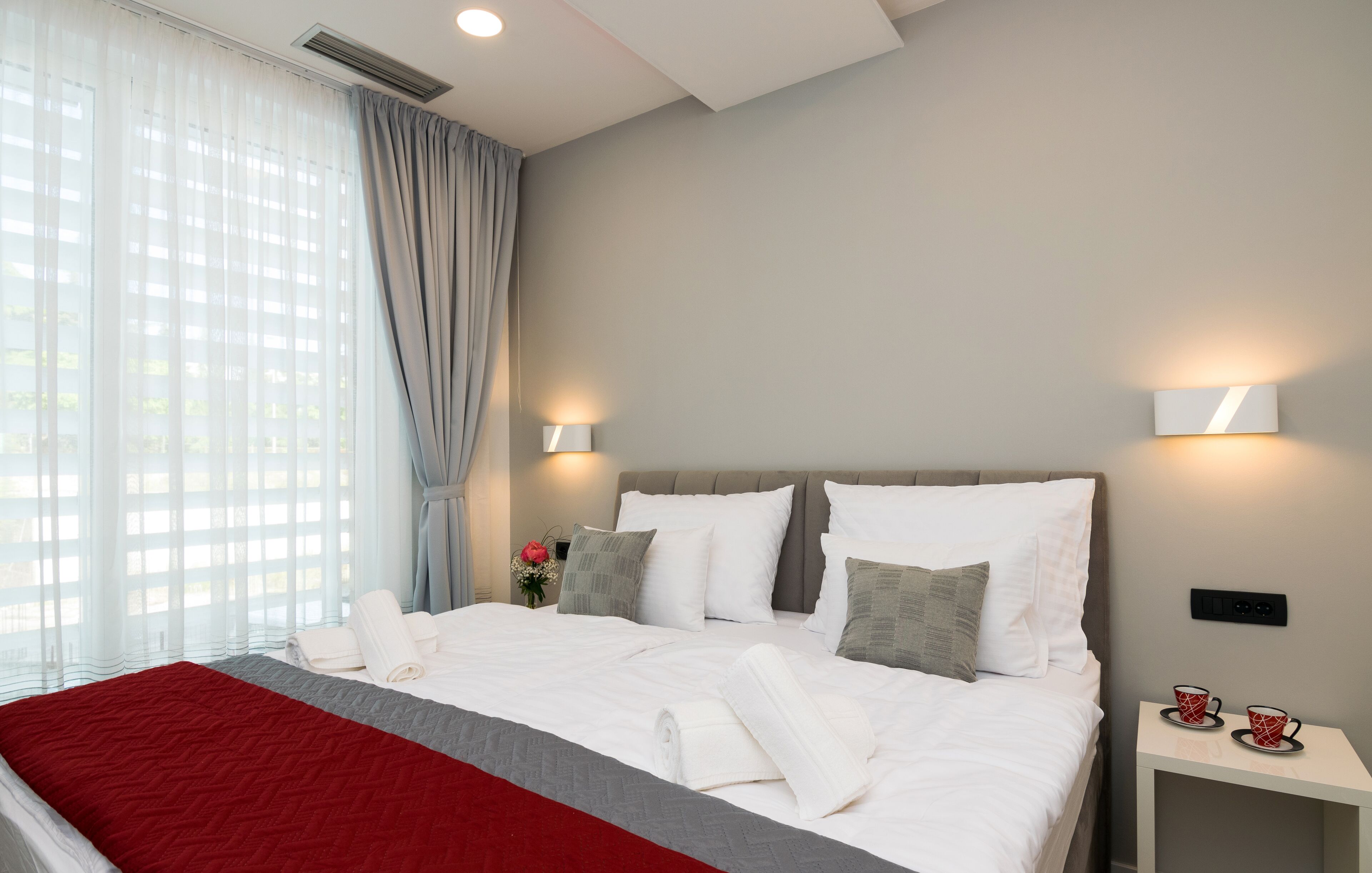 Sky & Sun Luxury Rooms