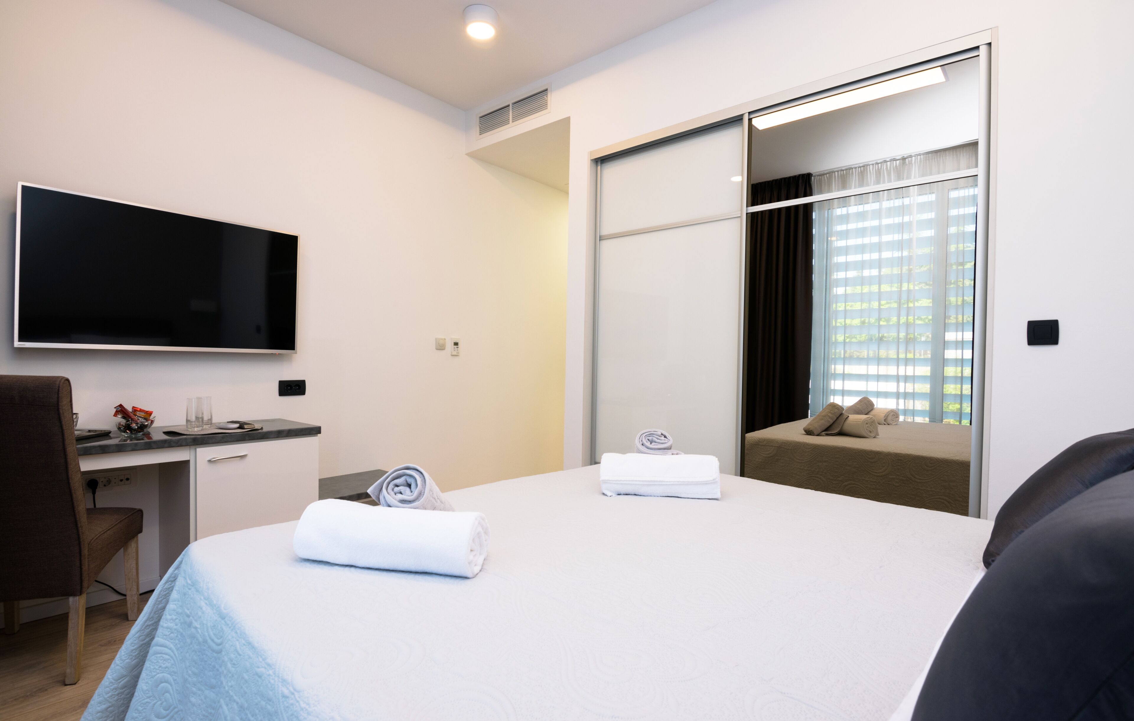 Sky & Sun Luxury Rooms