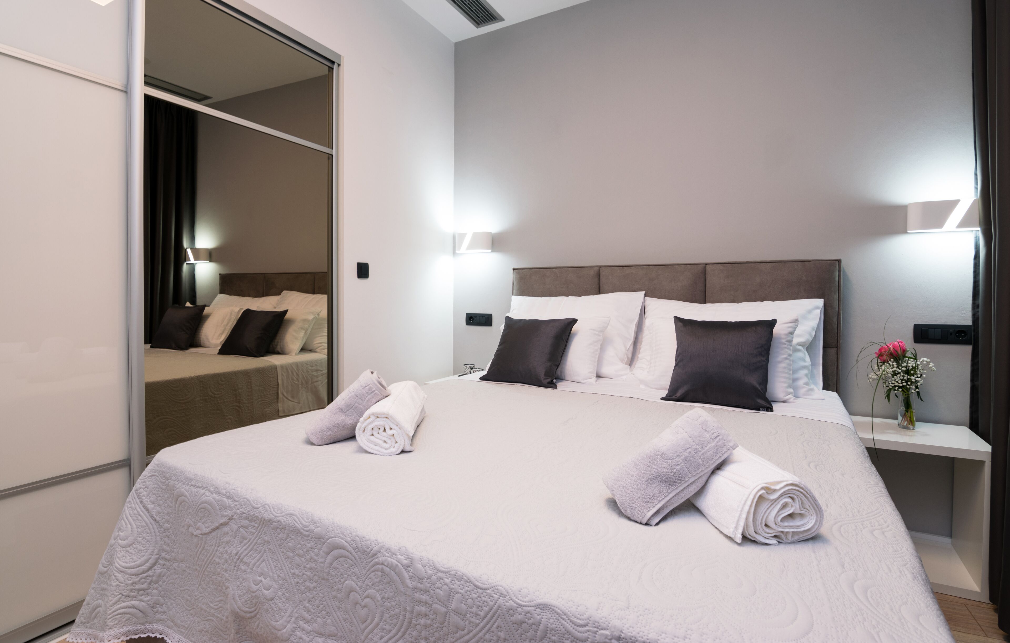 Sky & Sun Luxury Rooms