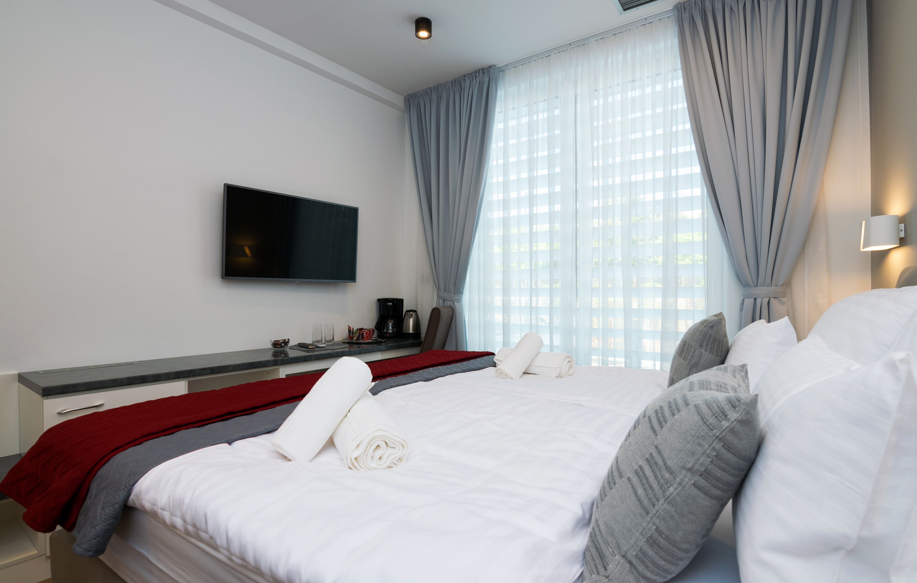 Sky & Sun Luxury Rooms