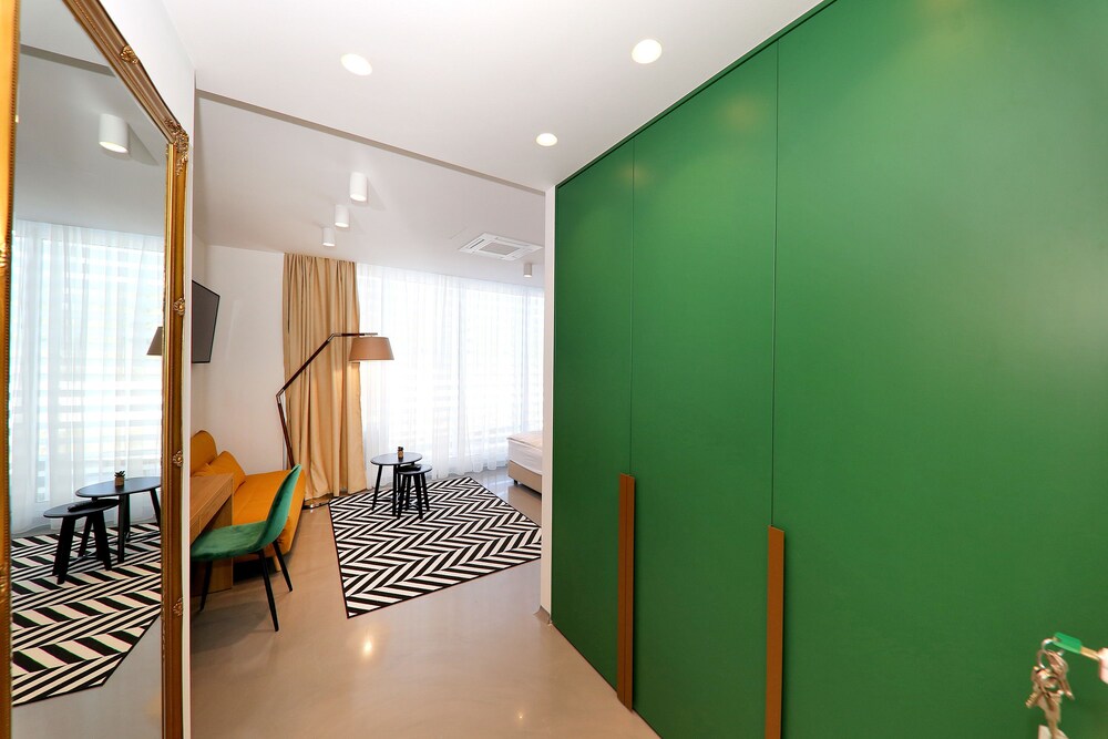 White Rooms by Belmont Realty