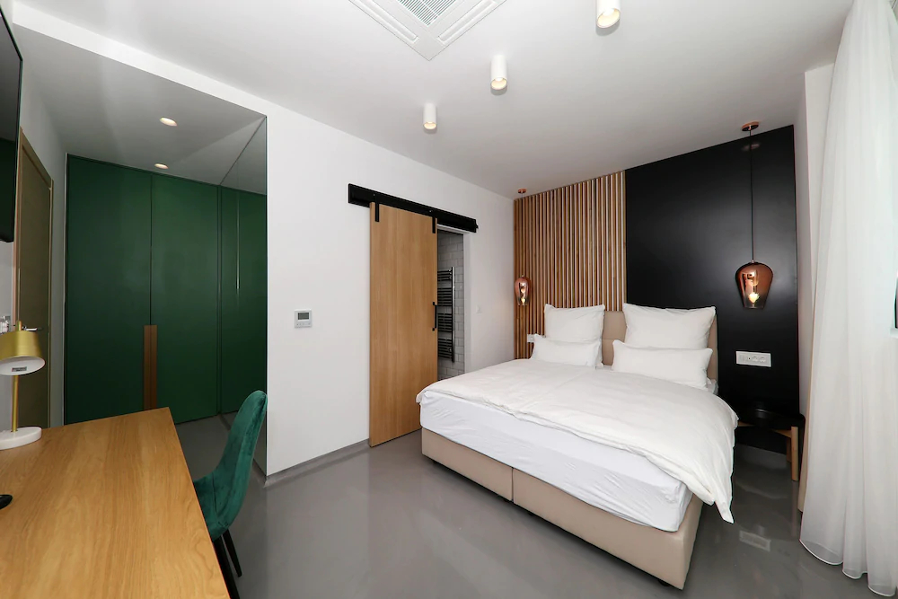 White Rooms by Belmont Realty