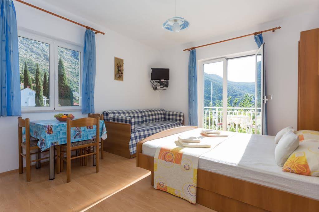 Apartments Njiric