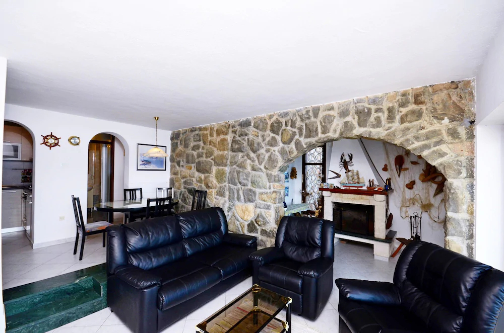 House Milovan
