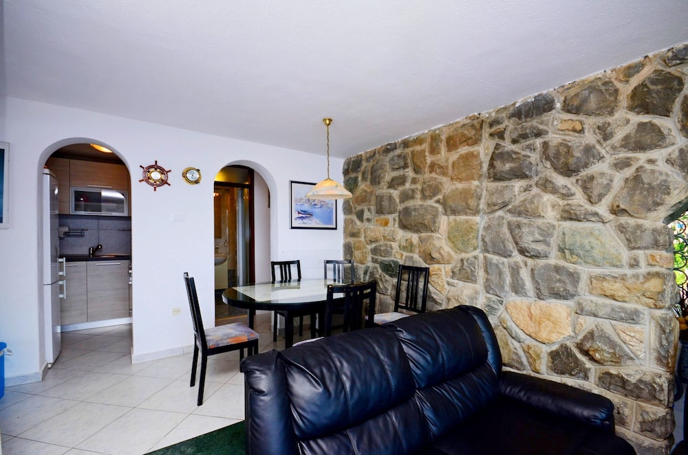 House Milovan