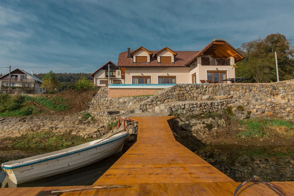 Jezerska Villa