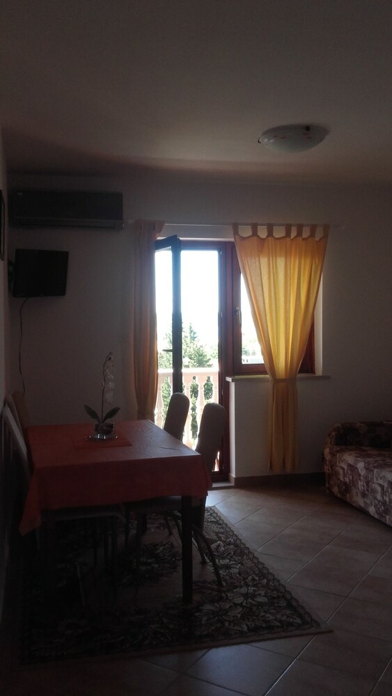 Apartments Smilje & Maslina