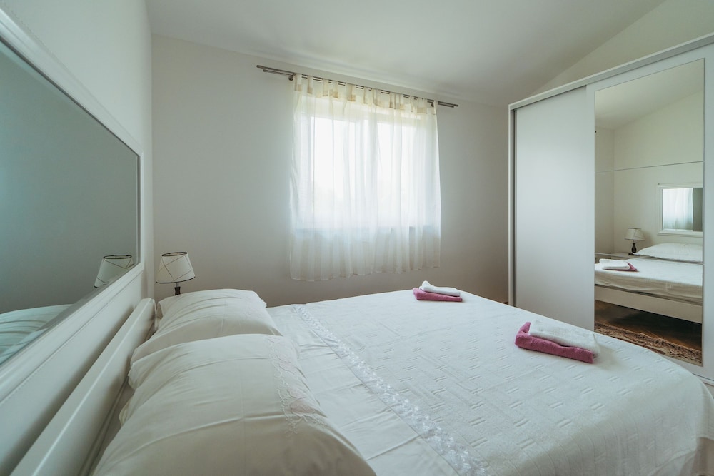 Holiday House Estera