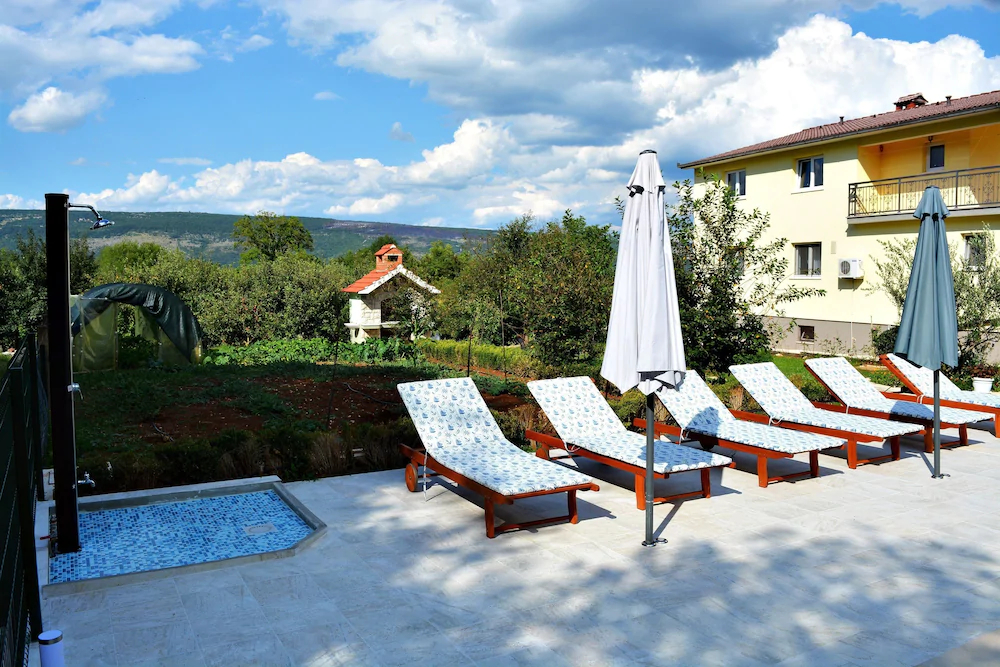 Holiday House Estera