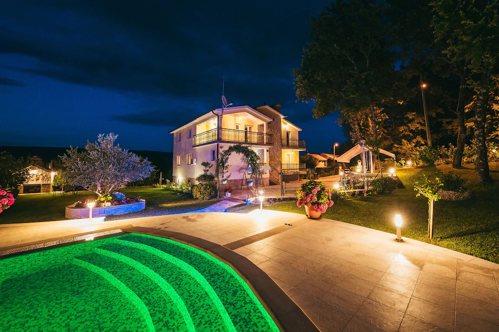 Holiday House Estera