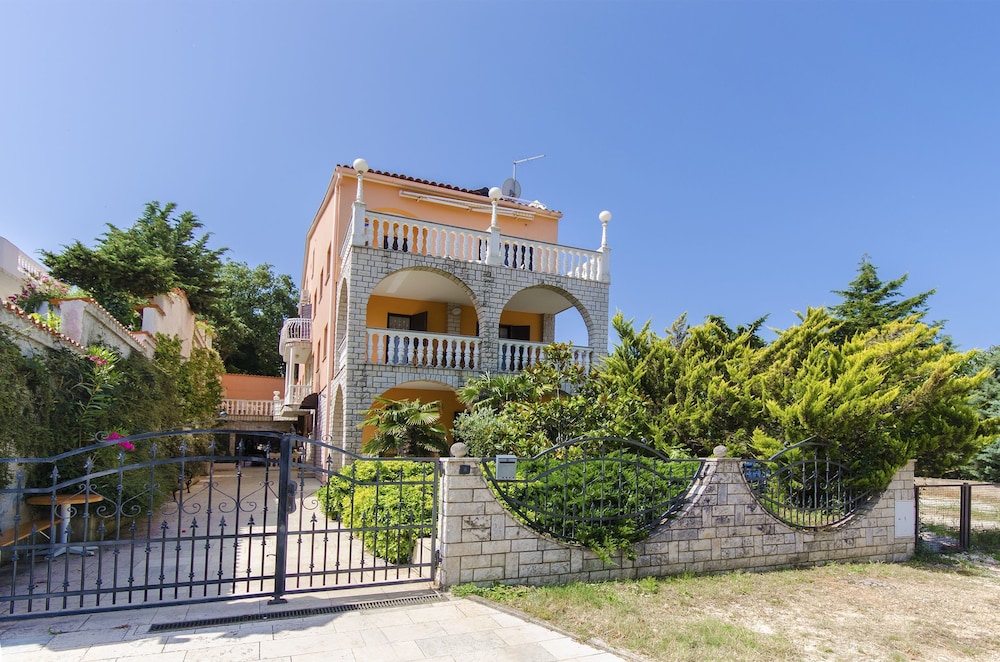 Apartments Drago
