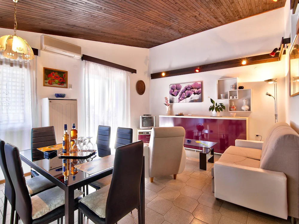 Apartments Ana Valbandon