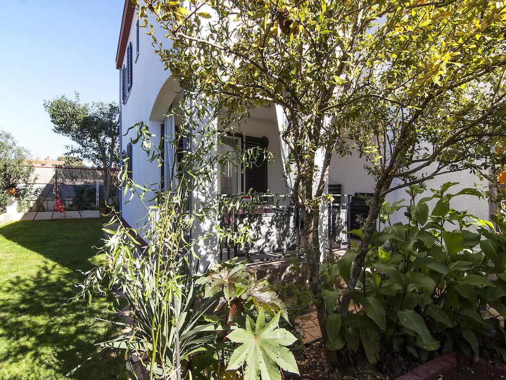 Apartments Ana Valbandon