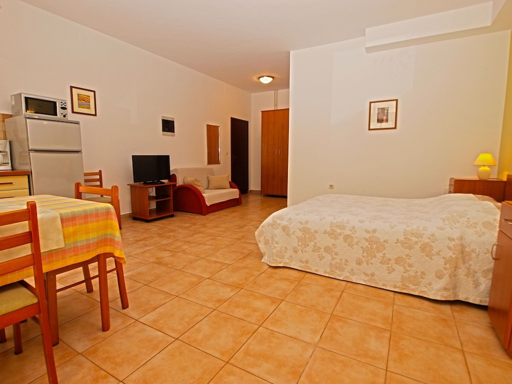 Apartments Milio 1105
