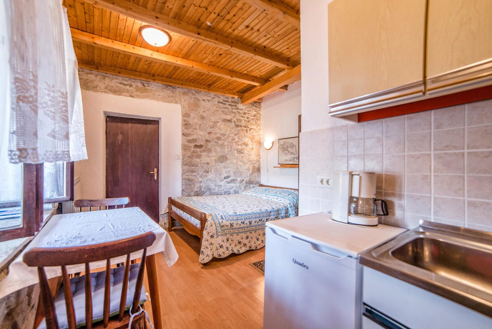 Apartments And Rooms Nela