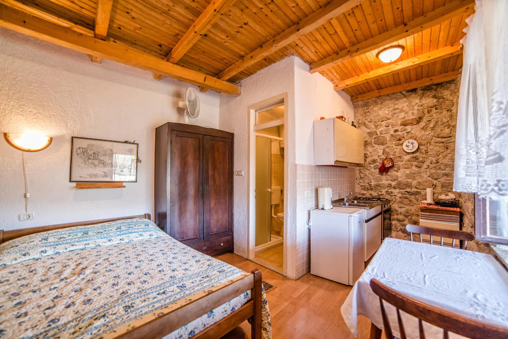 Apartments And Rooms Nela