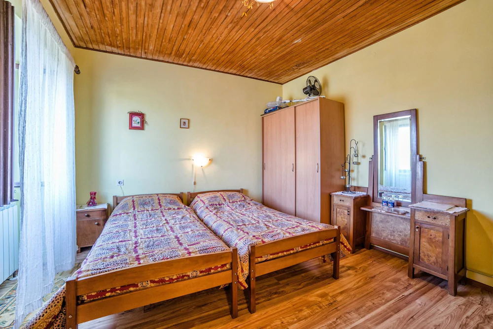 Apartments And Rooms Nela