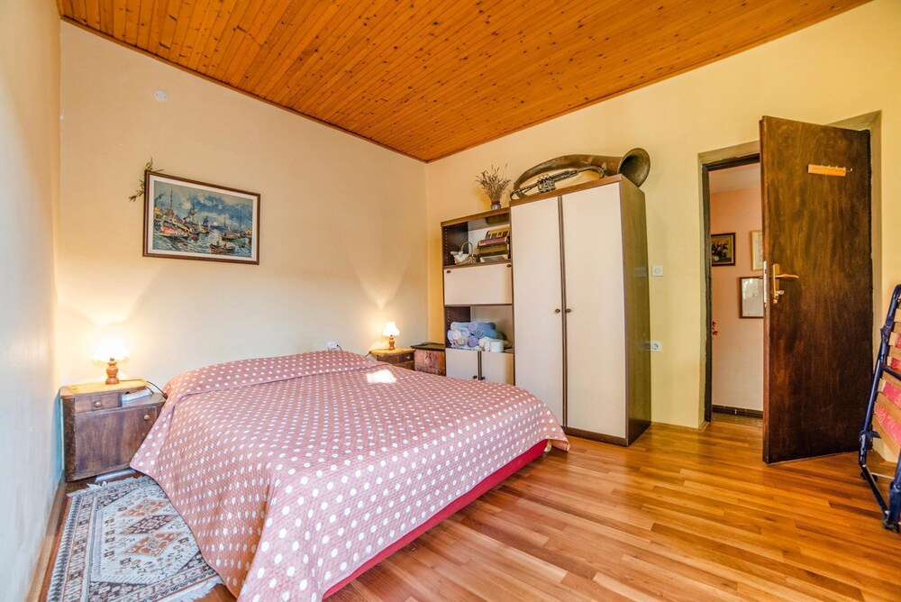 Apartments And Rooms Nela