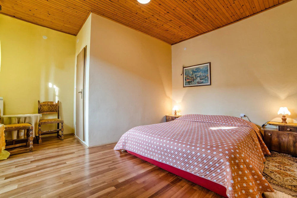 Apartments And Rooms Nela
