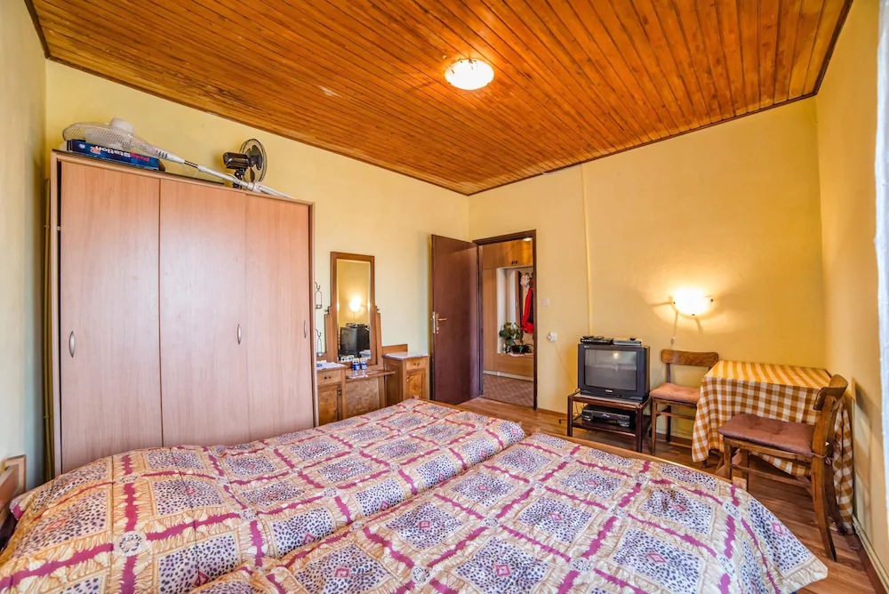 Apartments And Rooms Nela