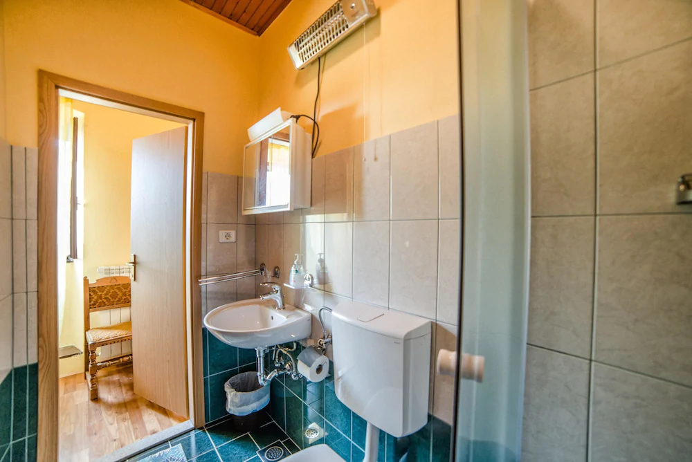 Apartments And Rooms Nela