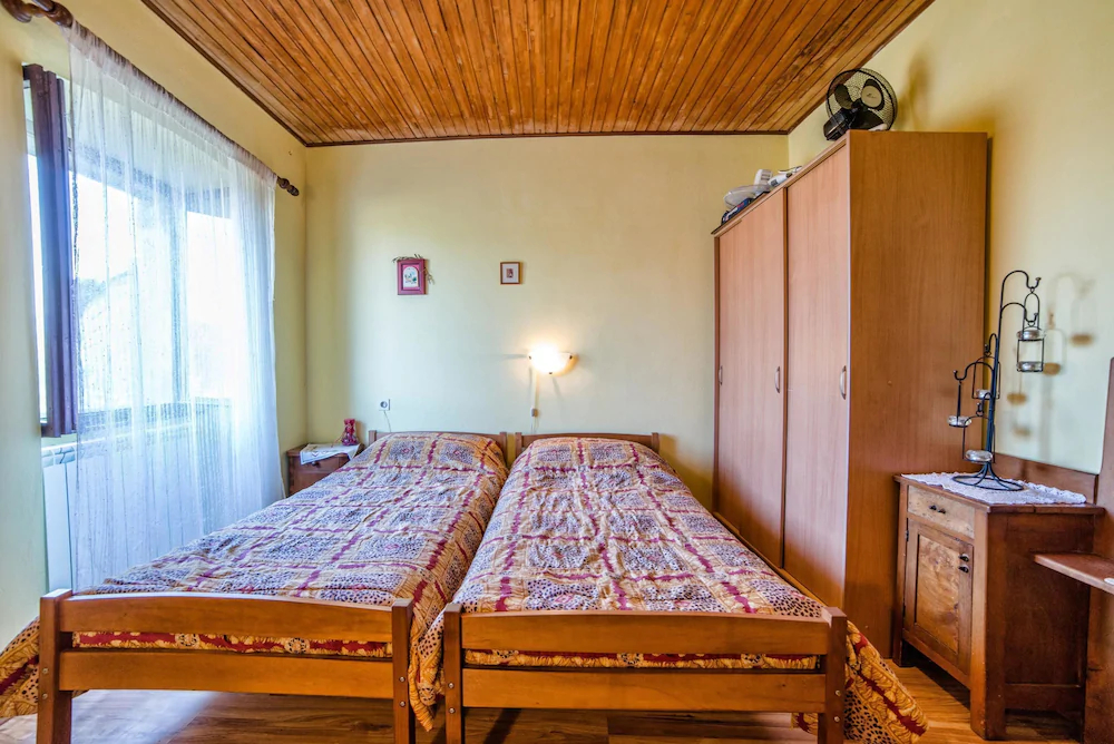 Apartments And Rooms Nela