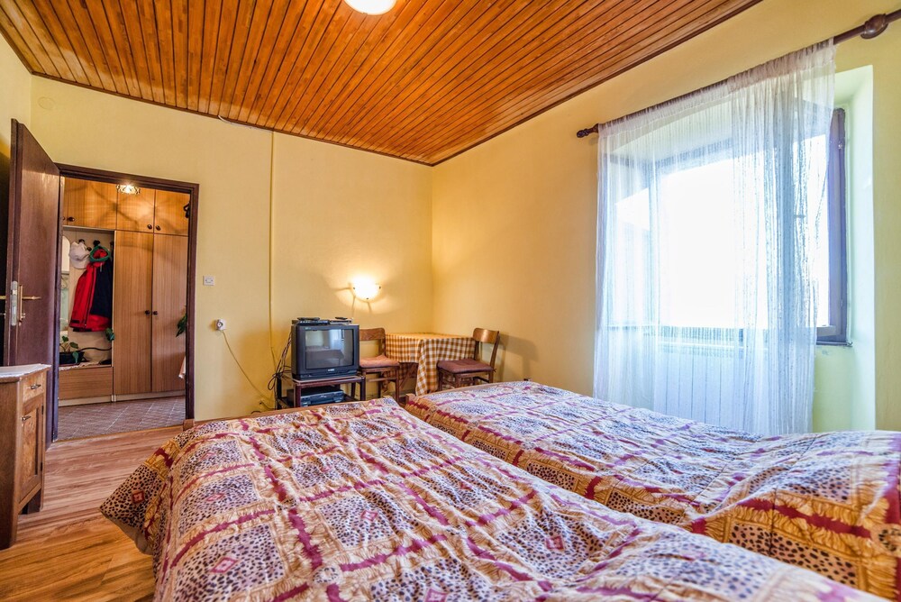 Apartments And Rooms Nela
