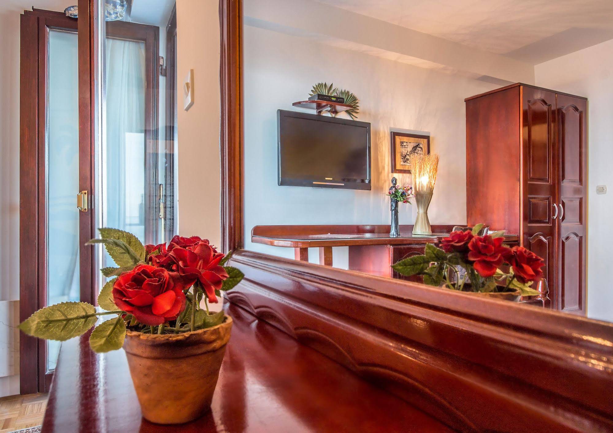 Villa Roses