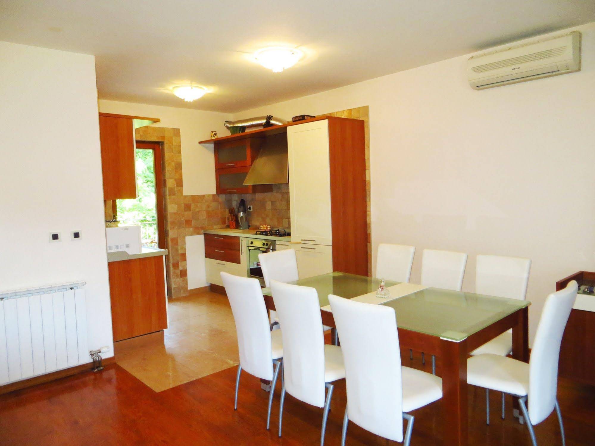 Villa Roses