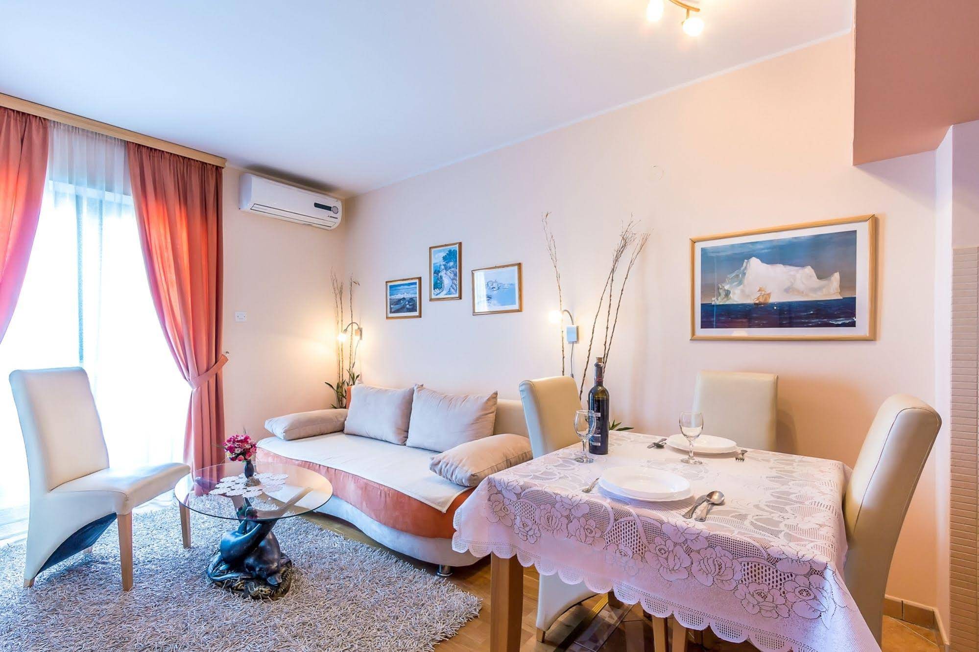 Villa Roses
