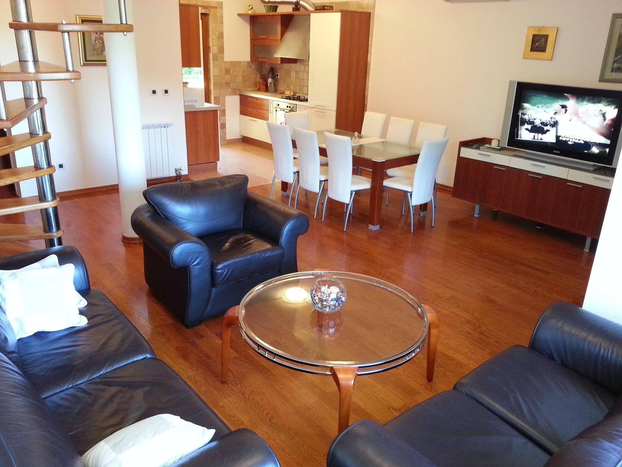Villa Roses