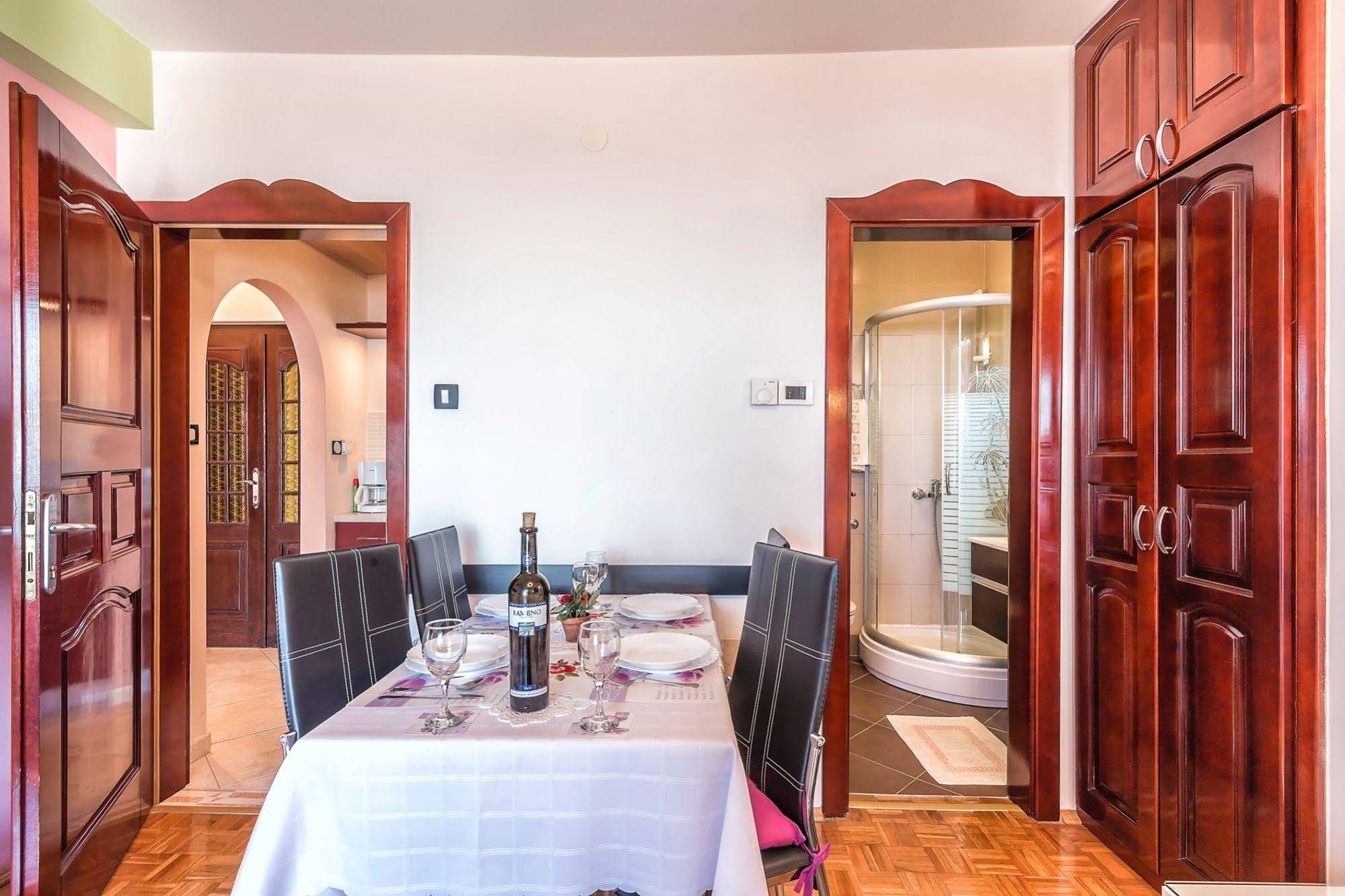 Villa Roses