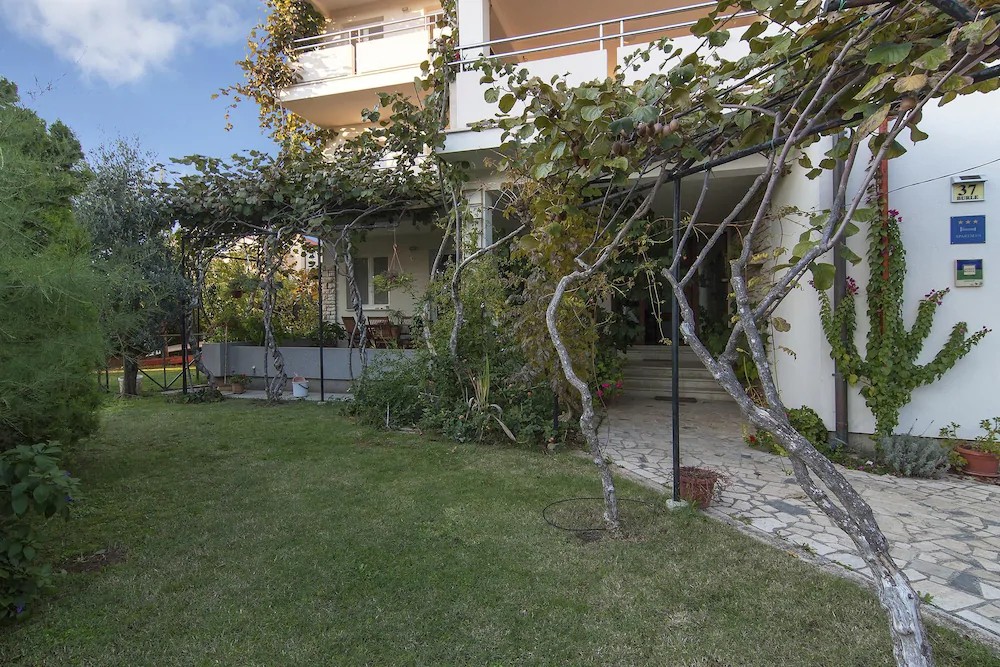 Apartments Levan Ceja
