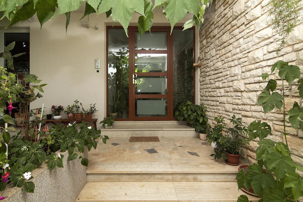 Apartments Levan Ceja
