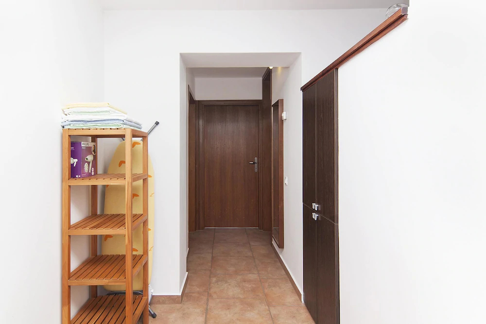 Apartments Levan Ceja