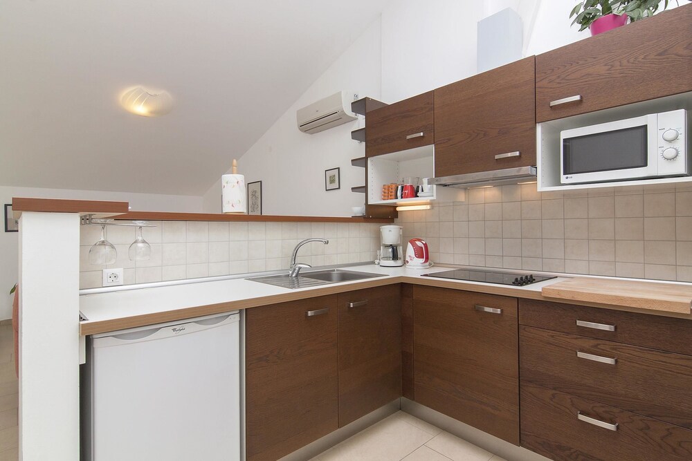 Apartments Levan Ceja