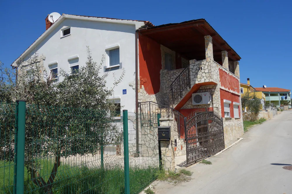 Apartment Zoran Posesi