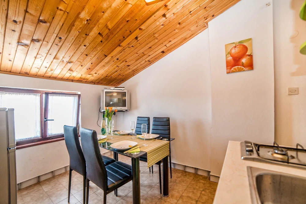 App and Rooms Ana Pomer