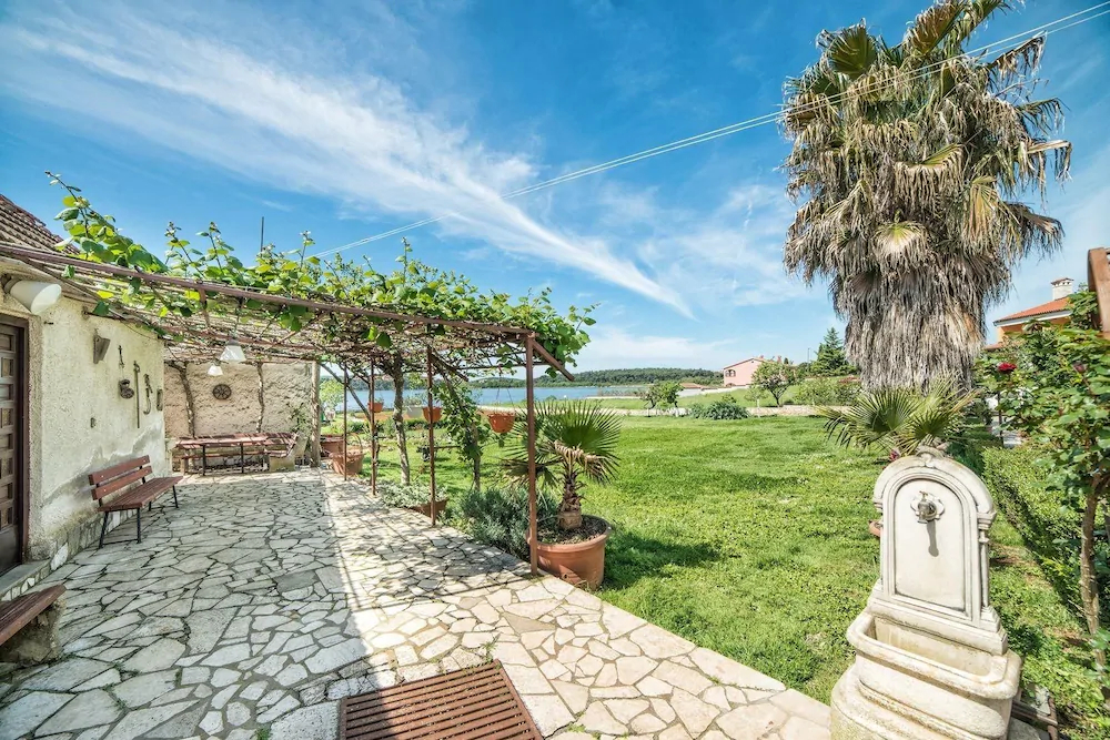 App and Rooms Ana Pomer