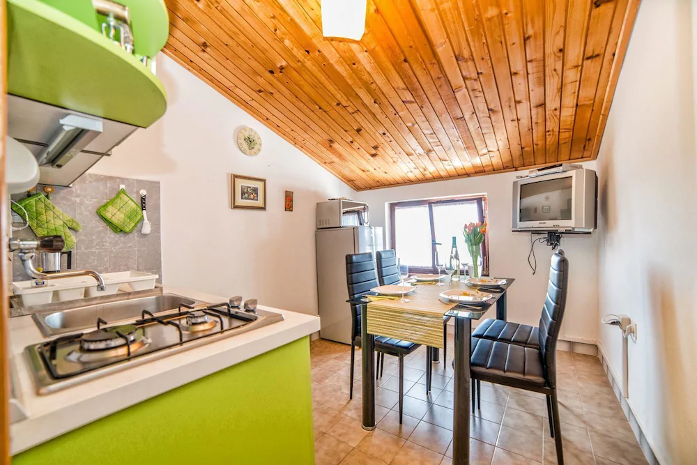 App and Rooms Ana Pomer