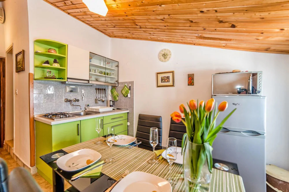 App and Rooms Ana Pomer