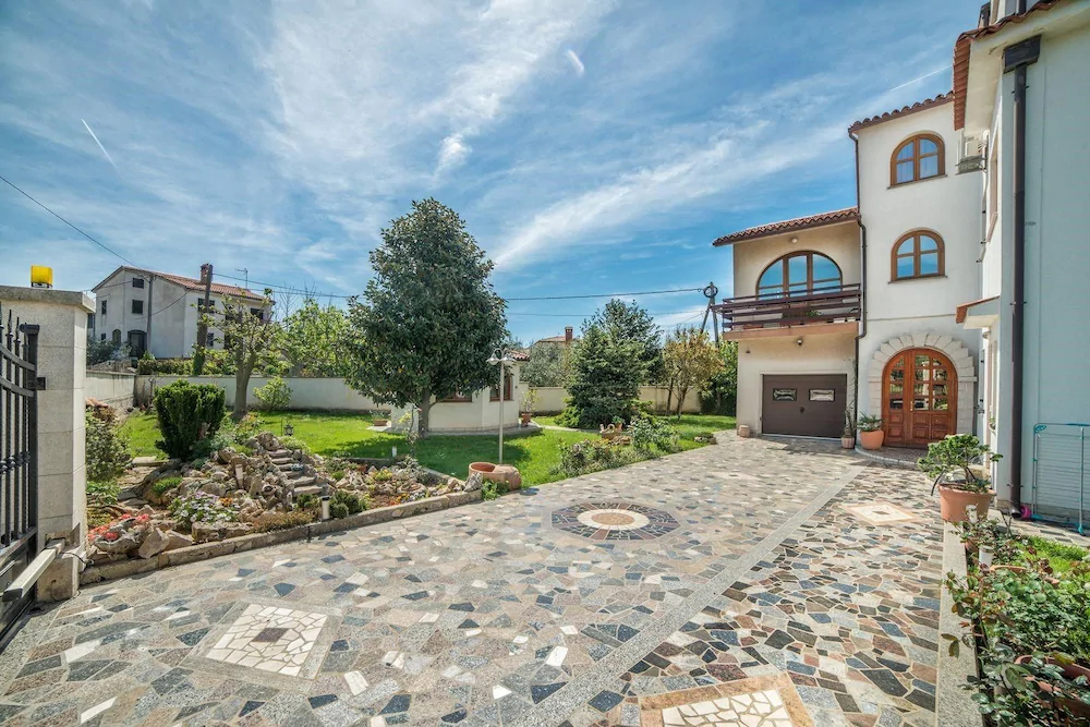 App and Rooms Ana Pomer