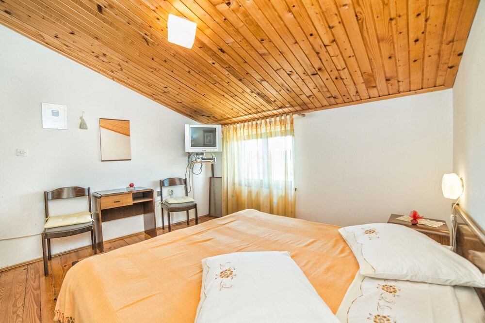 App and Rooms Ana Pomer