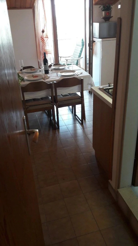 App and Rooms Ana Pomer