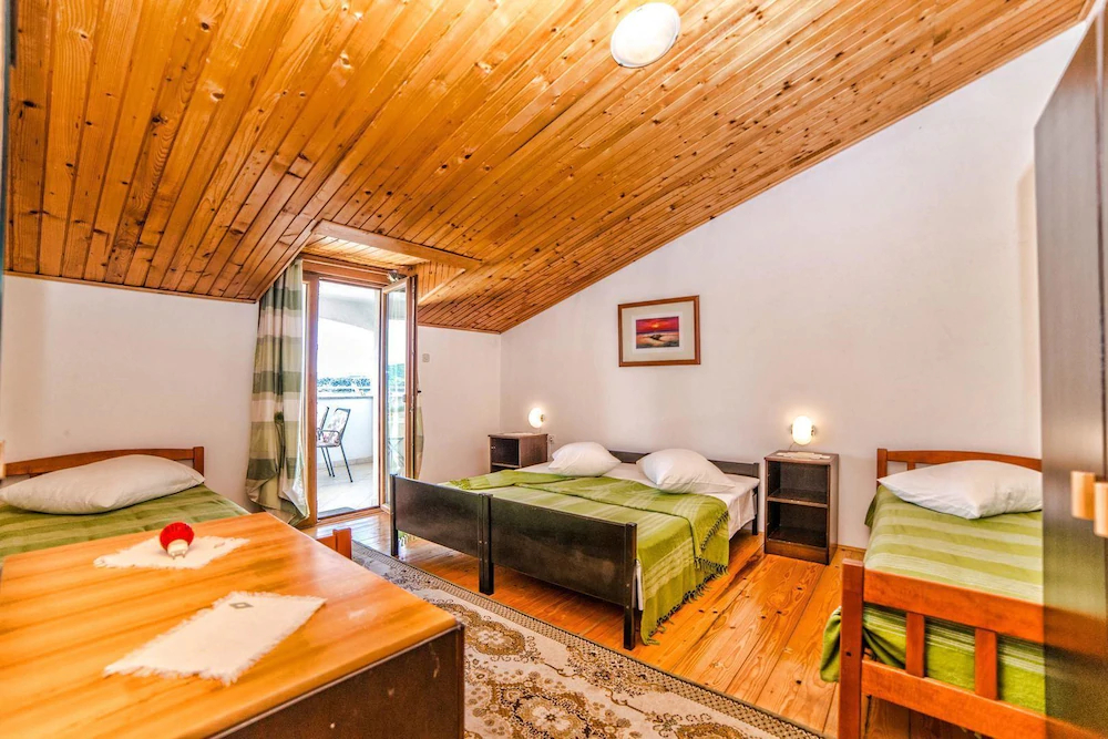 App and Rooms Ana Pomer