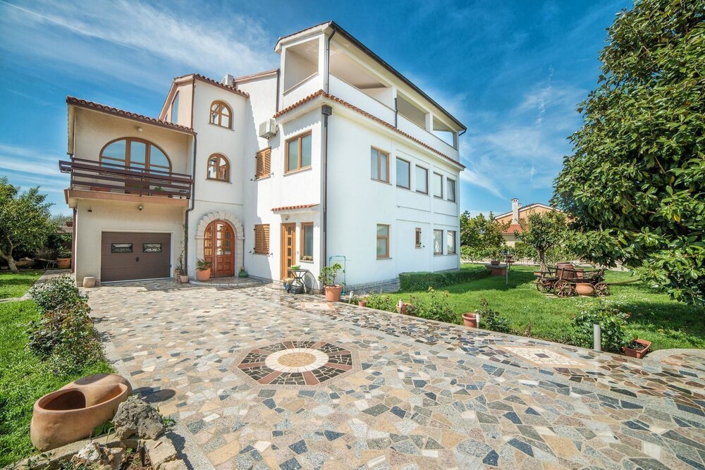 App and Rooms Ana Pomer